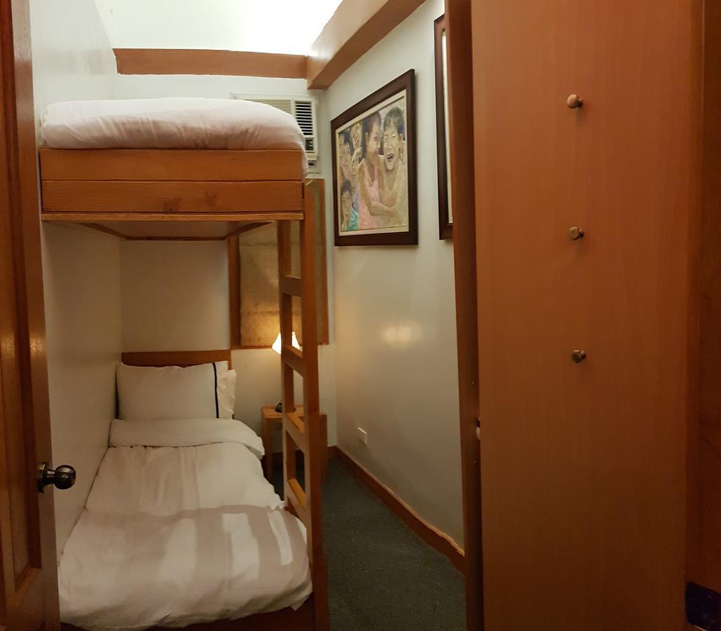 Stay Amare Villa Maria 2 Bacolod Bagian luar foto
